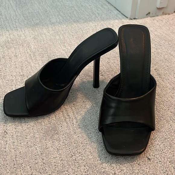 heels - Picture 2 of 2